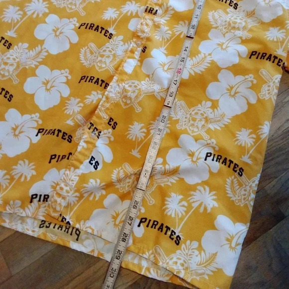 Pittsburgh Pirates Button Down Short Sleeve Hawaiian Shirt Size XL - Picture 4 of 10